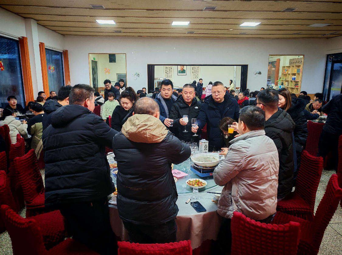 年终聚餐小图.jpg